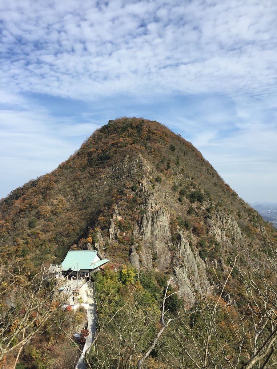 中山から見た我拝師山