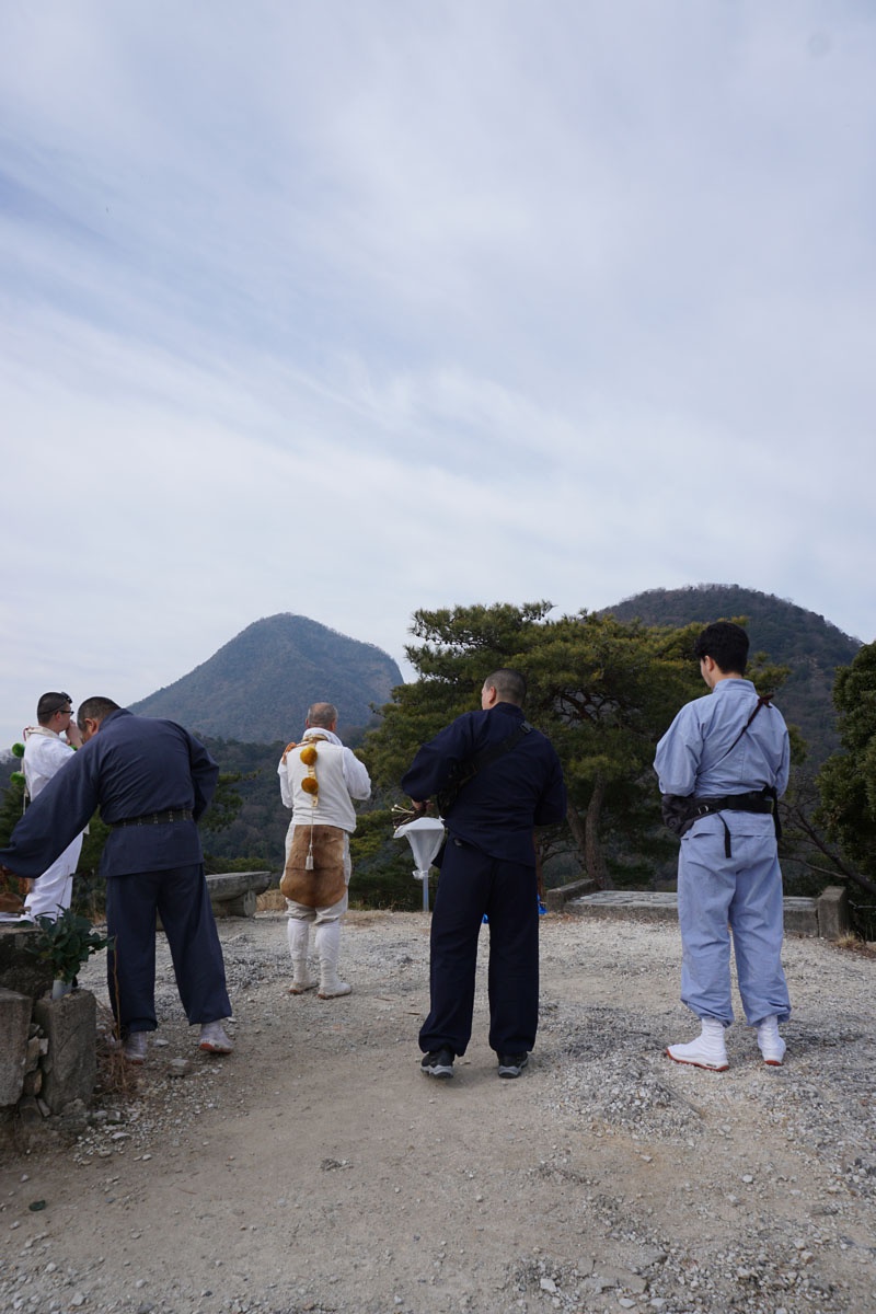 香色山より望む筆ノ山と我拝師山