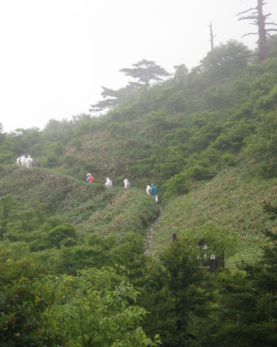 石土入峰修行の様子